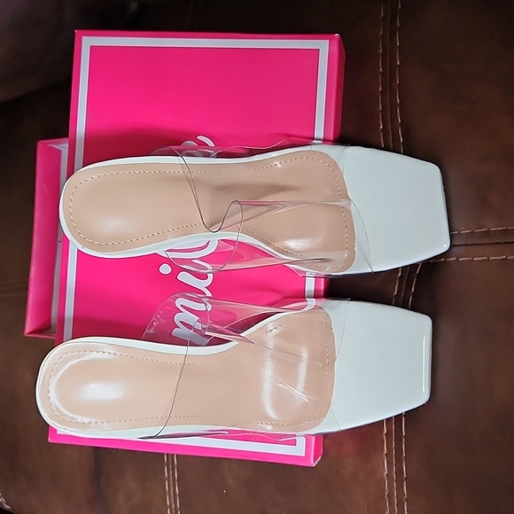 Shoes - Picture 3 of 4